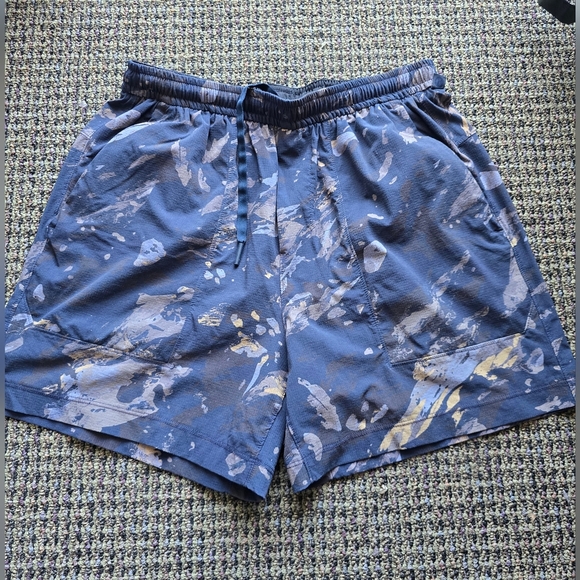 lululemon athletica Blue and Tan Athletic Shorts - Picture 6 of 7